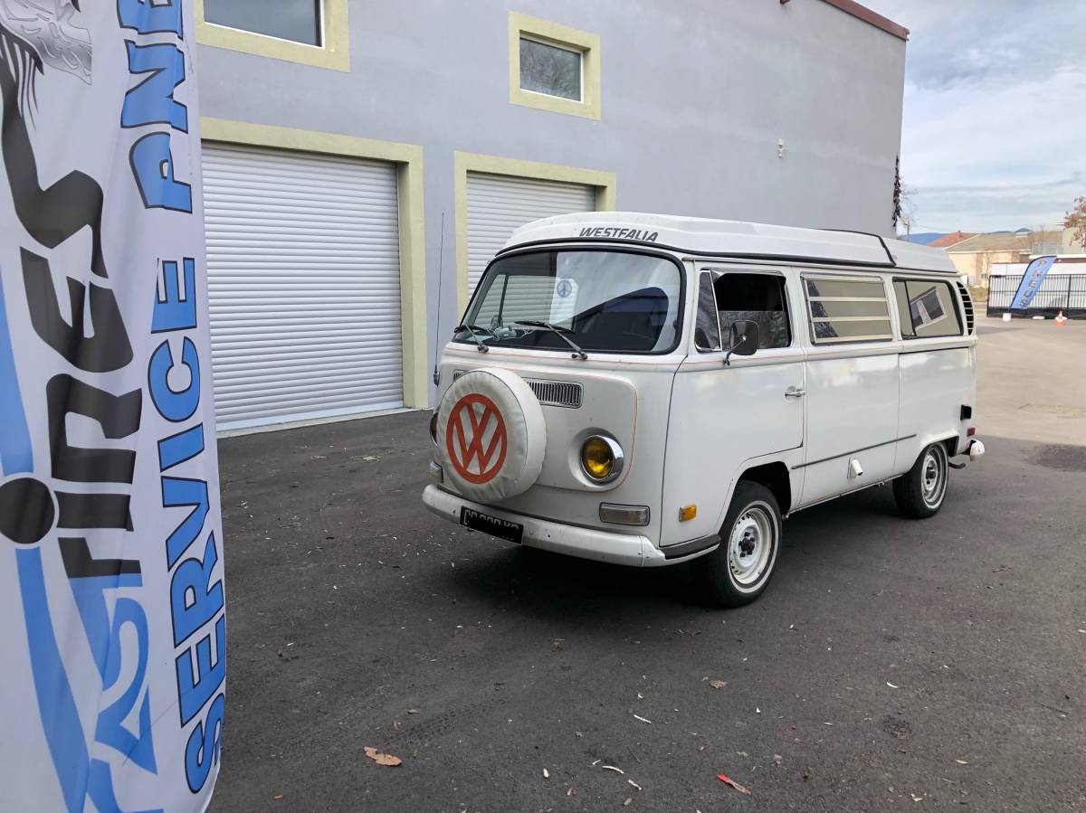 Mécanique sur un jolie Combi Westfalia chez Fastires Colmar Wintzenheim